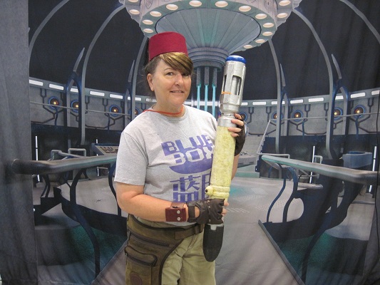 Sherry R cosplaying Jayne Cobb-Doctor Who mashup with supersize sonic