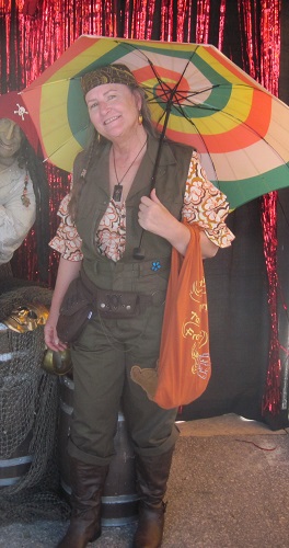 Sherry R in pirate Kaylee cosplay